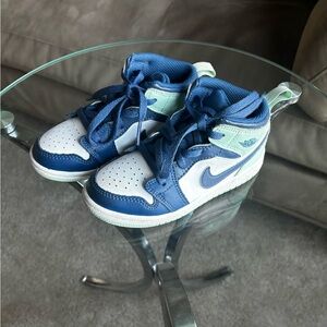 Jordan Mid 1Mystic Navy Mint Foam Nike
